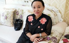 在办公室少妇做爰